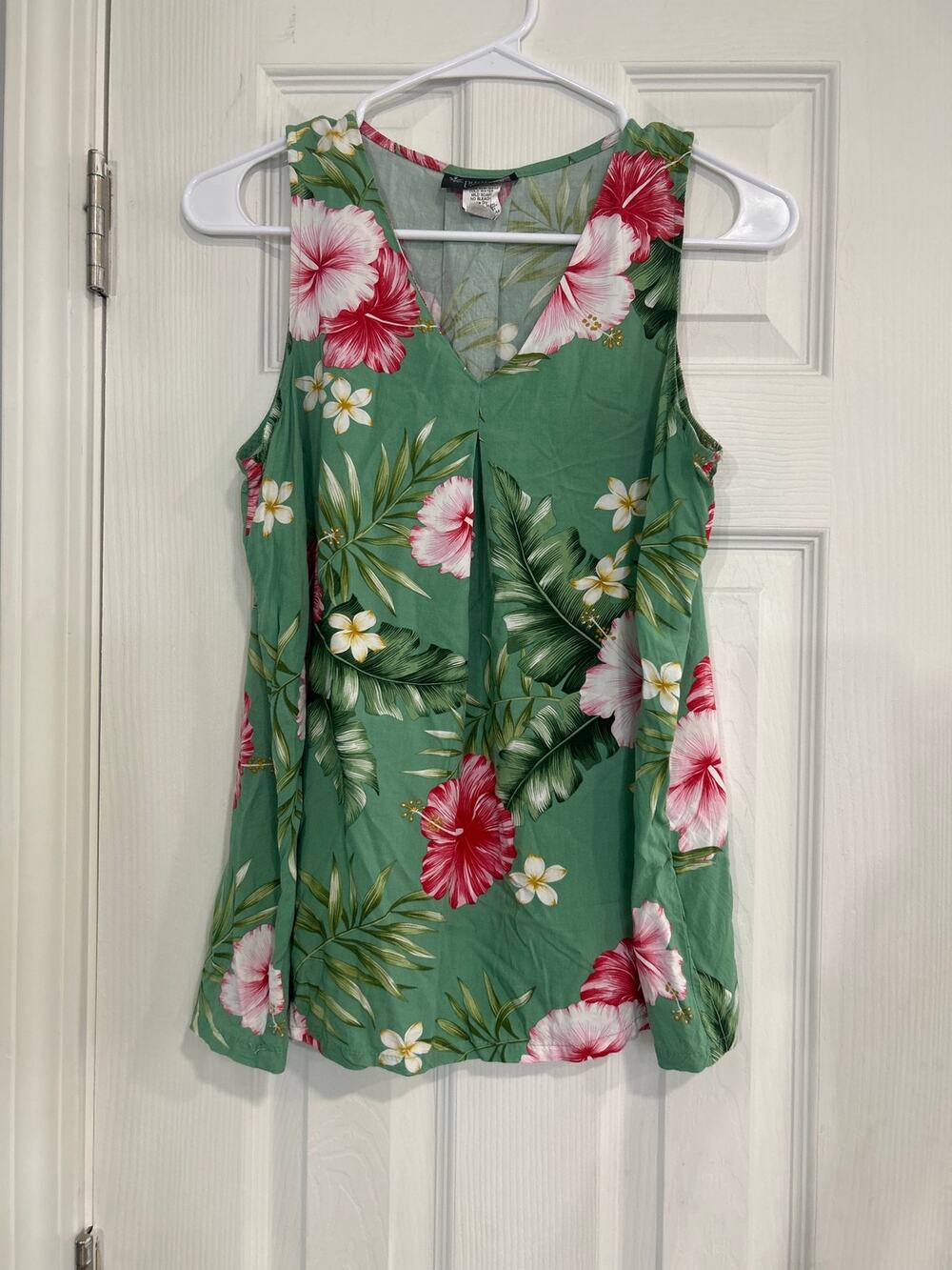 PUANANI Hawaii Green Tropical Hibiscus Floral V-Neck Tank Top Blouse Women's S